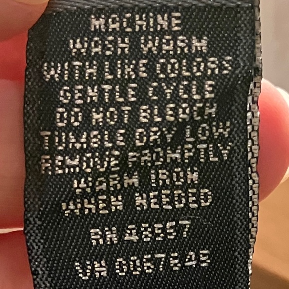 V-Neck Sleeveless Lightweight Top Color Olive - Picture 5 of 5